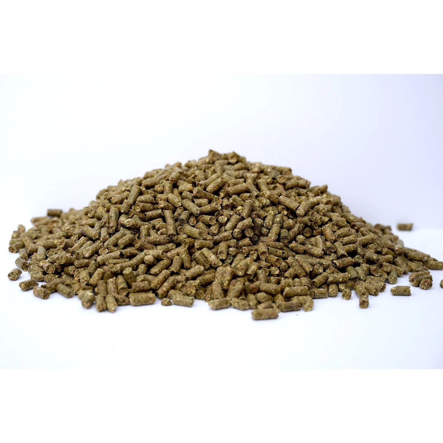 Sweet Meadow Farm Premium Timothy Pellets Adult Guinea Pig Food + 3 Items 5 Sweet Meadow Farm Premium Timothy Pellets Adult Guinea Pig Food + 3 Items - Image 5